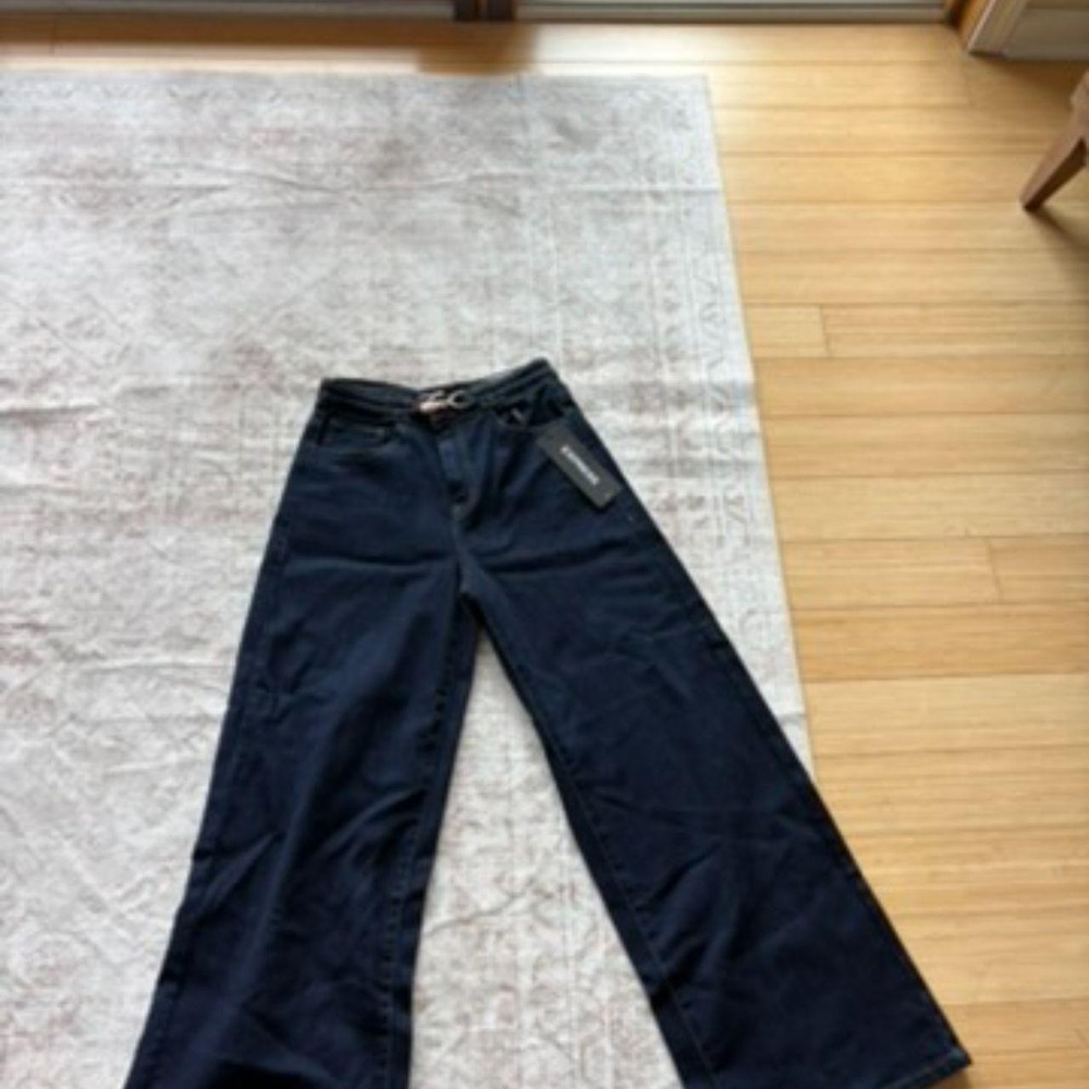 Express High Rise Wide Leg Dark Wash Jeans Blue Buckle Detail Size 4 NWT
